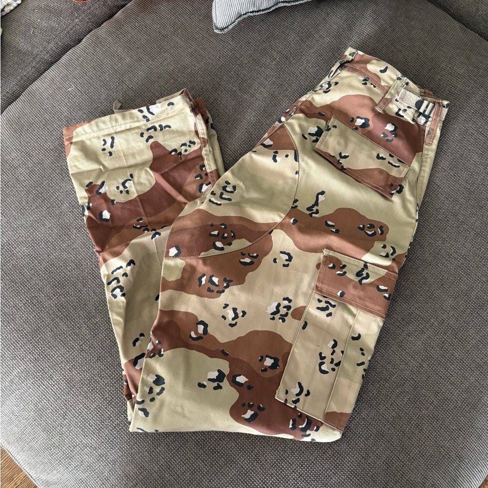 Desert Camo Cargo Pants - Tan/Brown